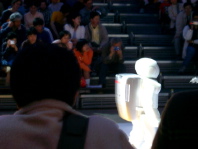 歩くASIMO